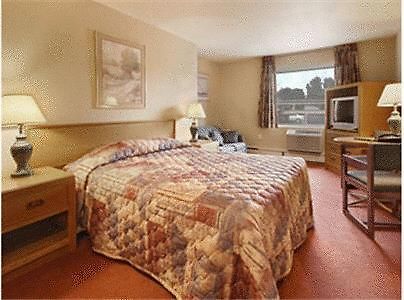 فندق Super 8 By Wyndham كينفستون الغرفة الصورة